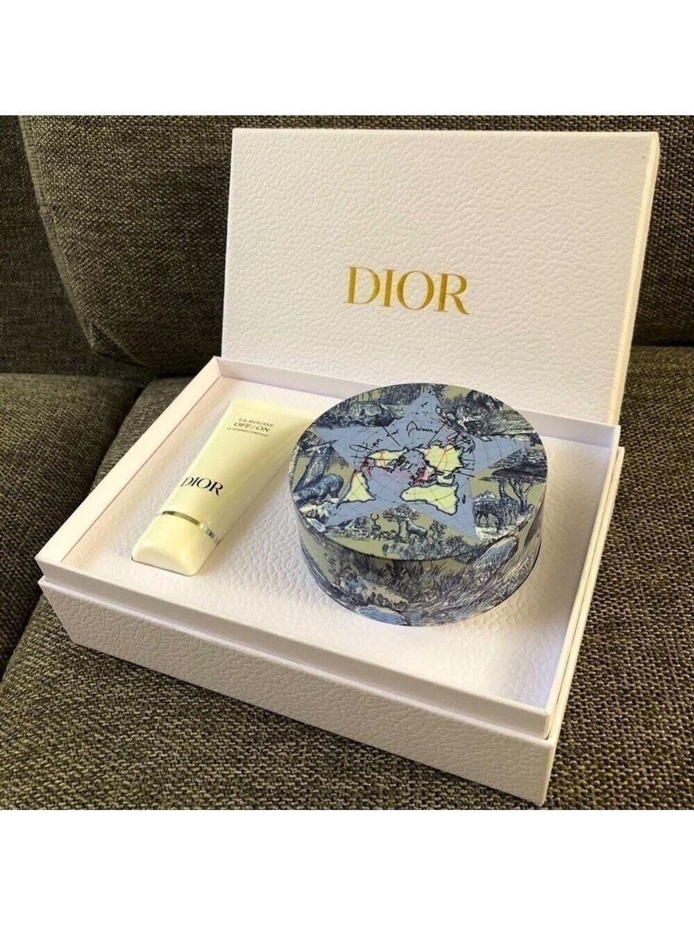 Dior Skincare Gift Set Around The World Acrylic Magnetic Case Cleanser Authentic
